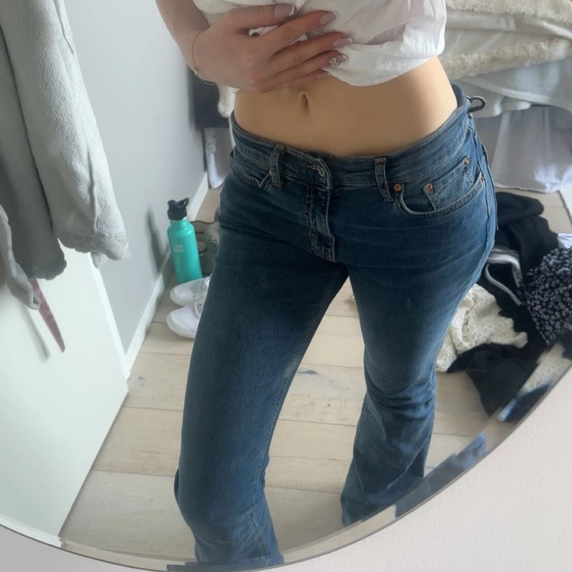 Blå jeans med bootcut - 1