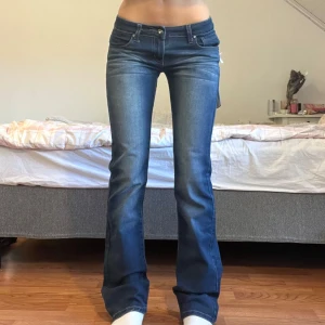 Jeans  - Midjemått: 36cm, innerbenslängd: 82cm 💖