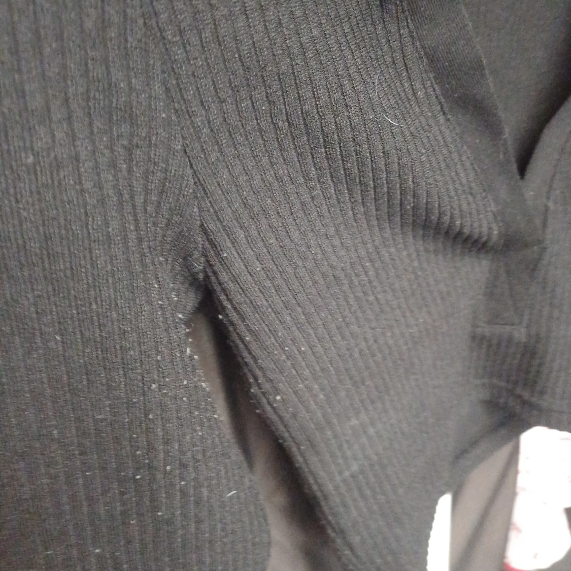 Svart ribbad tröja från Divided - 1