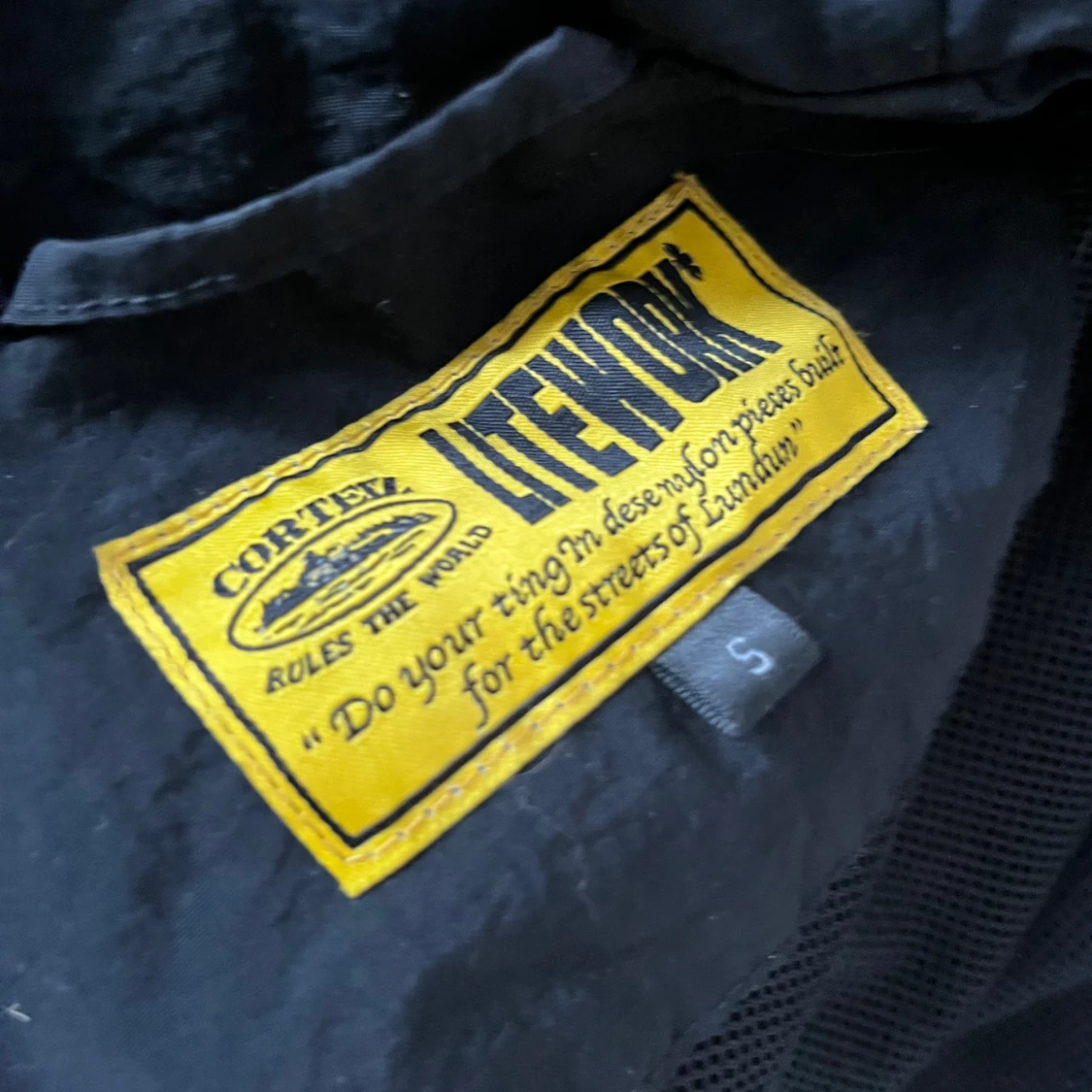 Svart och vit vindjacka från Cortez - 2