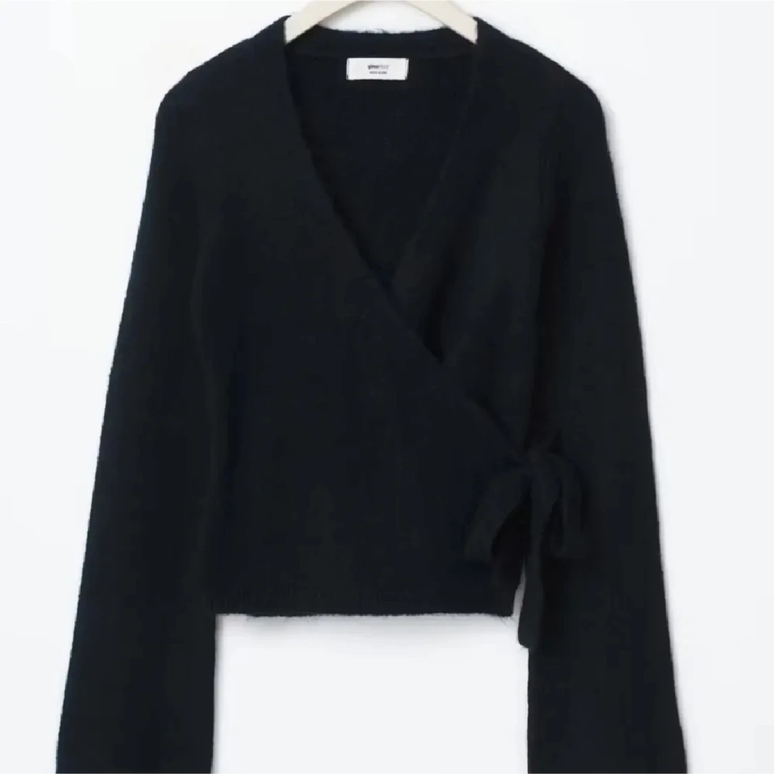 Svart omlottkofta från gina