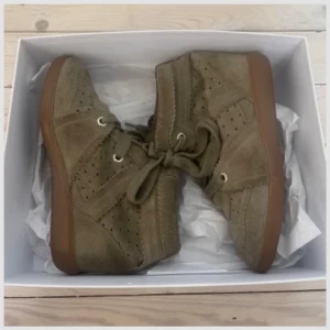 Isabel markant skor  - Säljer mina snygga isabelmarant skor, väldigt bra skick! Använda några fåtals gånger💕