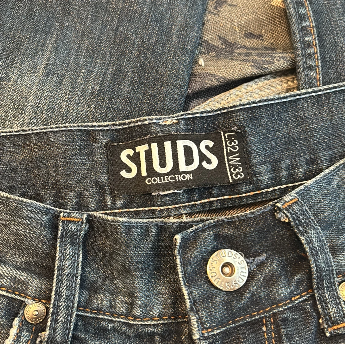 Mörkblå jeans från Studs - 2