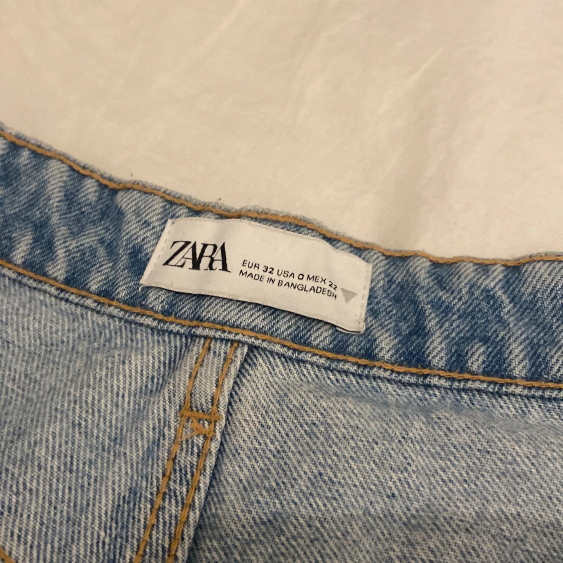 Ljusa jeansshorts från Zara - 1