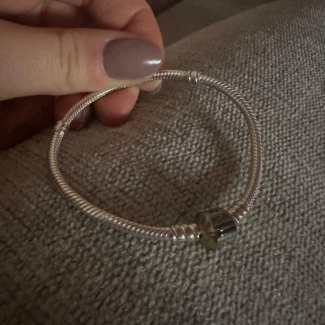 Silverfärgat pandoraarmband