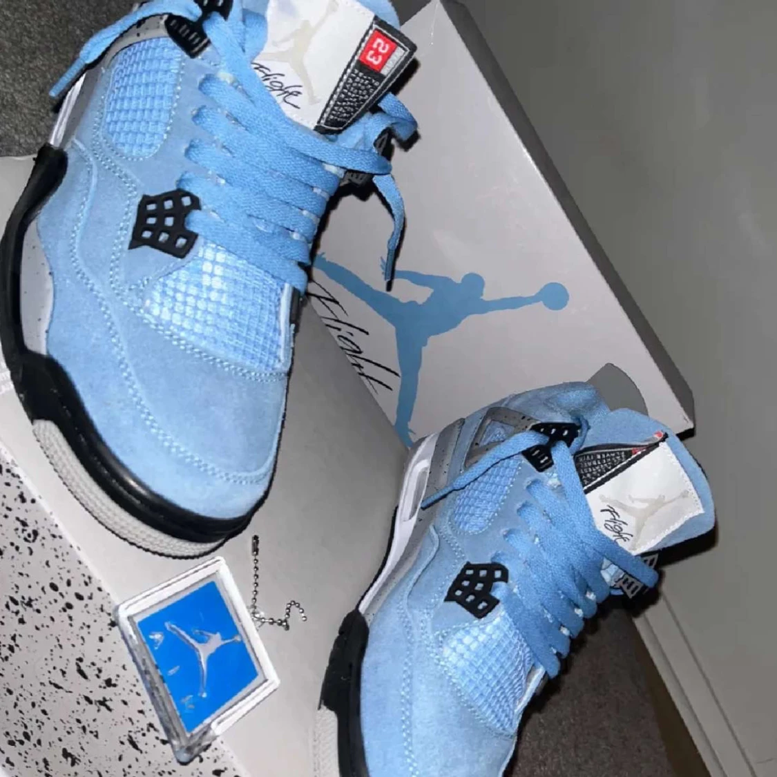 Nike Air Jordans 4 - 1