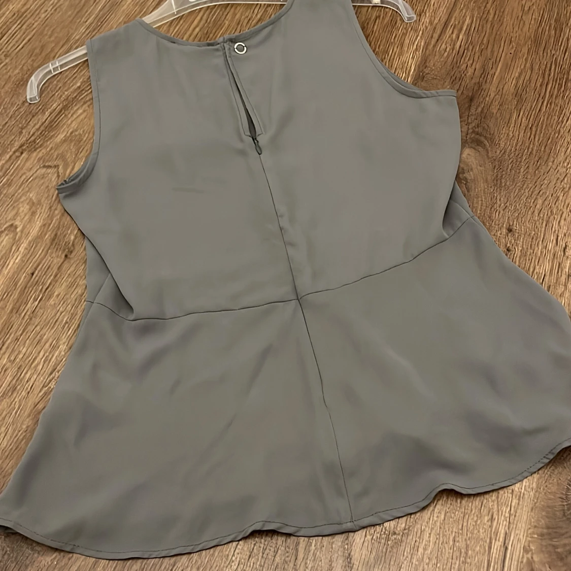 Grå ärmlös topp - 1