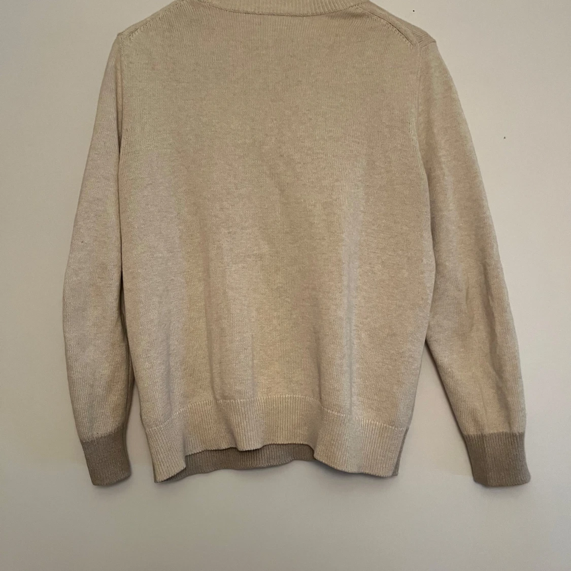 Beige stickad tröja från Arket - 1