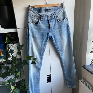 Ljusblå Nudie jeans  - Tjenare! Jag säljer ett par ljusblå Nudie jeans i storlek 29/30.                                                             Priset är förhandlingsbart