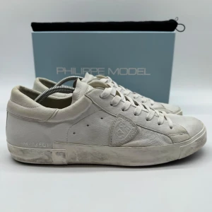 PHILIPPE MODEL PRSX - Philippe Model Prsx - Skick: 10/10 - Tillbehör: Box - Storlek 45 - Nypris ca 3900kr - deluxecloset