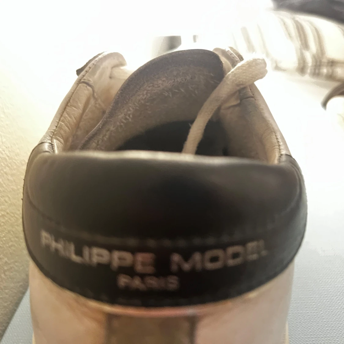 Vita sneakers från Philippe Model - 2