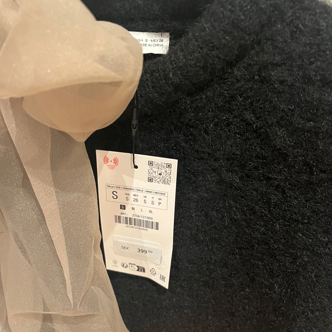 Svart tröja med beige rosett - 3