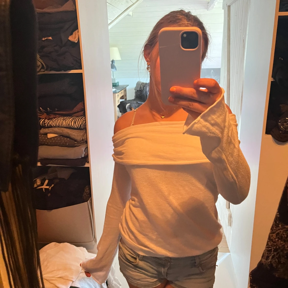 Vit offshoulder långärmad tröja - 1