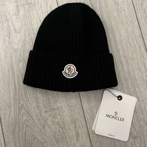 Mössa - En väldigt fin svart mössa för endast 499kr