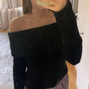Offshoulder stickad tröja  - Super fin offshoulder stickad tröja💗
