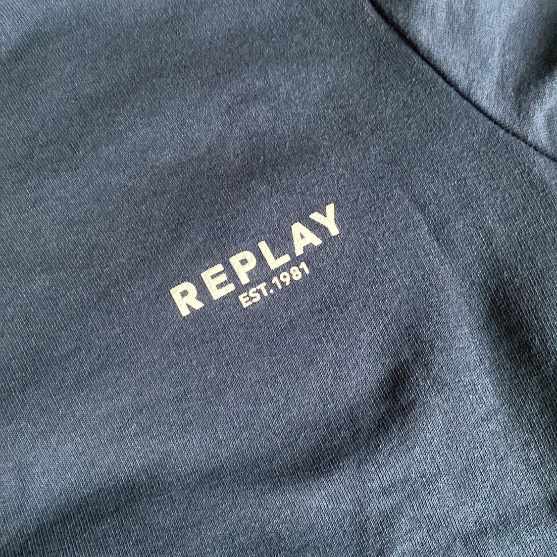 Mörkblå sweatshirt från Replay - 1