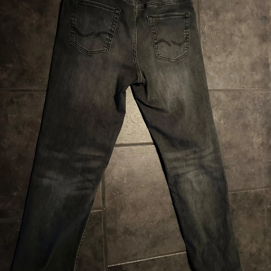 Mörkgrå jeans med straight fit - 2