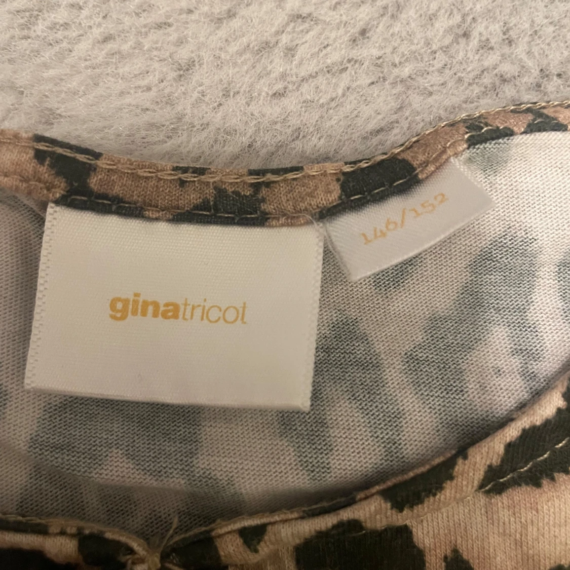 Leopardmönstrad blus från Gina Tricot - 2
