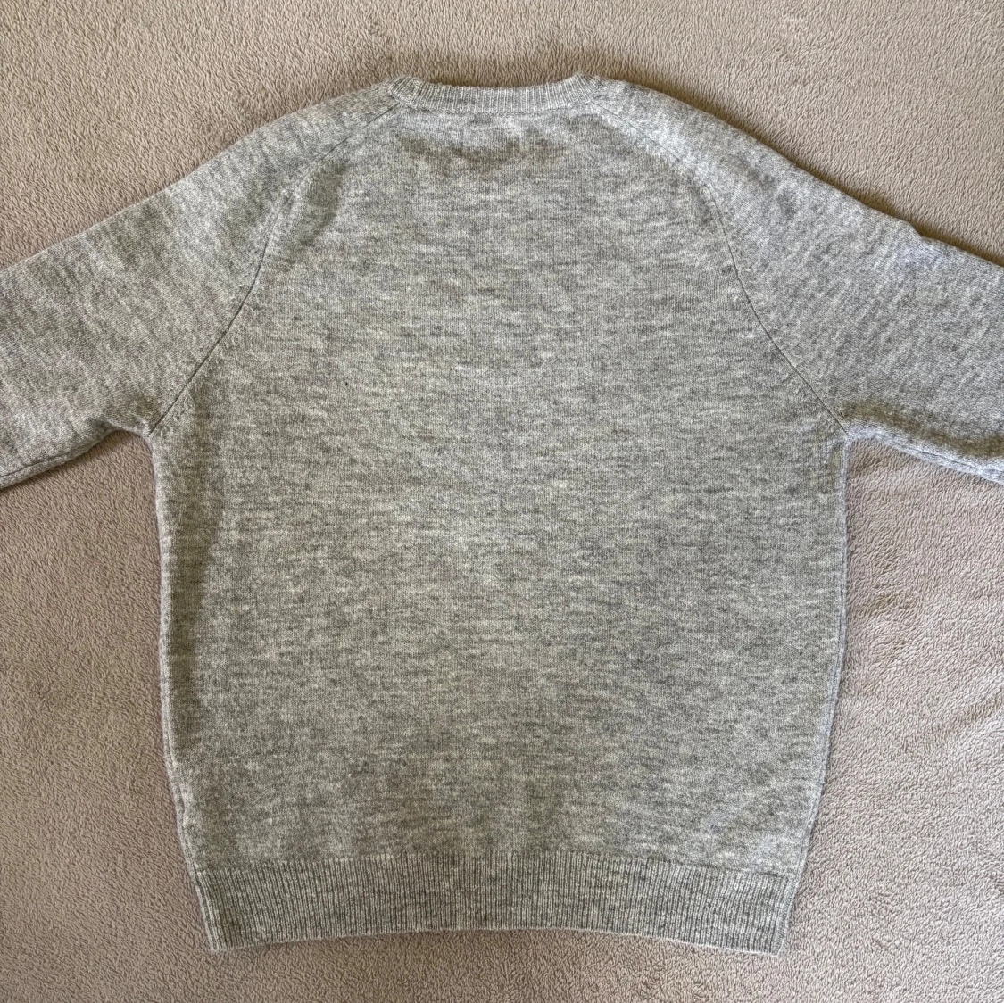 Ljusgrå tröja  - 1