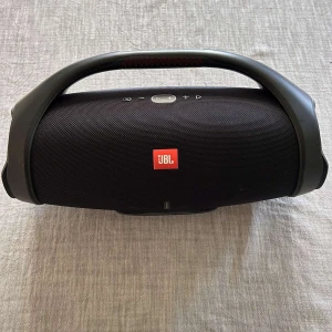 Jbl högtalare - tja säljer en jbl högtalare med maxxat ljud, nyskick. pris kan diskuteras 