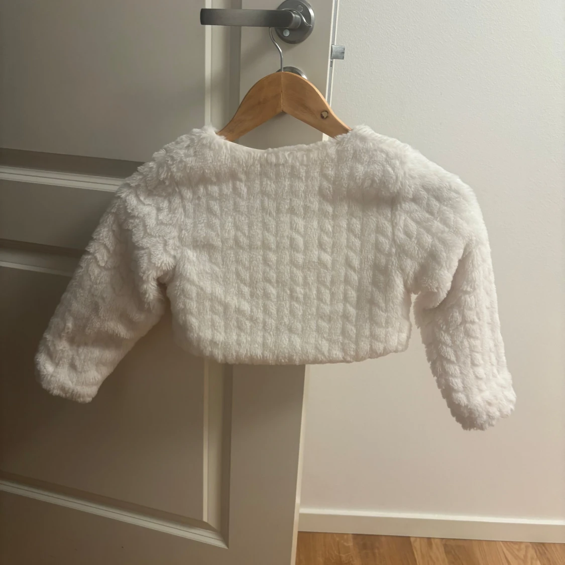 Vit pälsjacka från Pretty Baby - 3