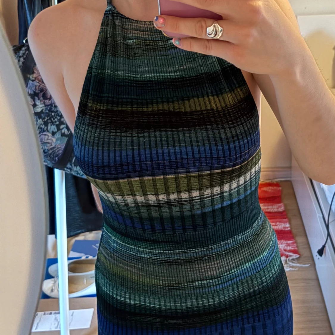 Randig halterneckklänning 