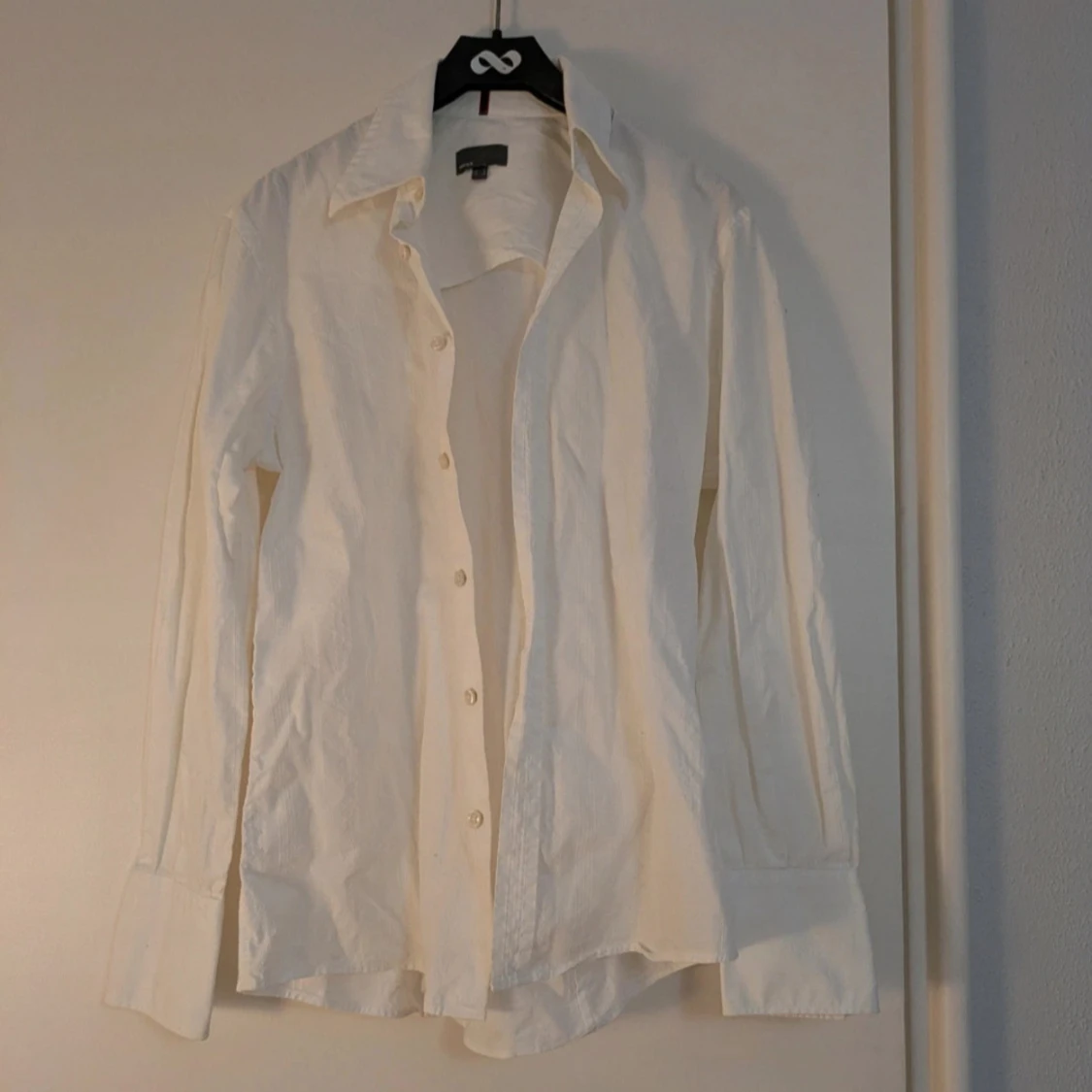 Vit skjorta från Mexx med struktur