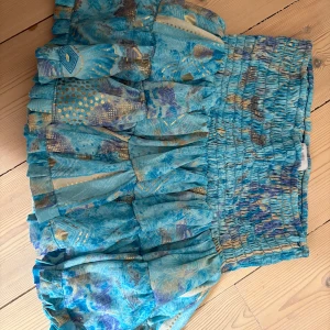 Mönstrad kjol - Kan vikas så den blir lågmidjad 🩷 aldrig använd!