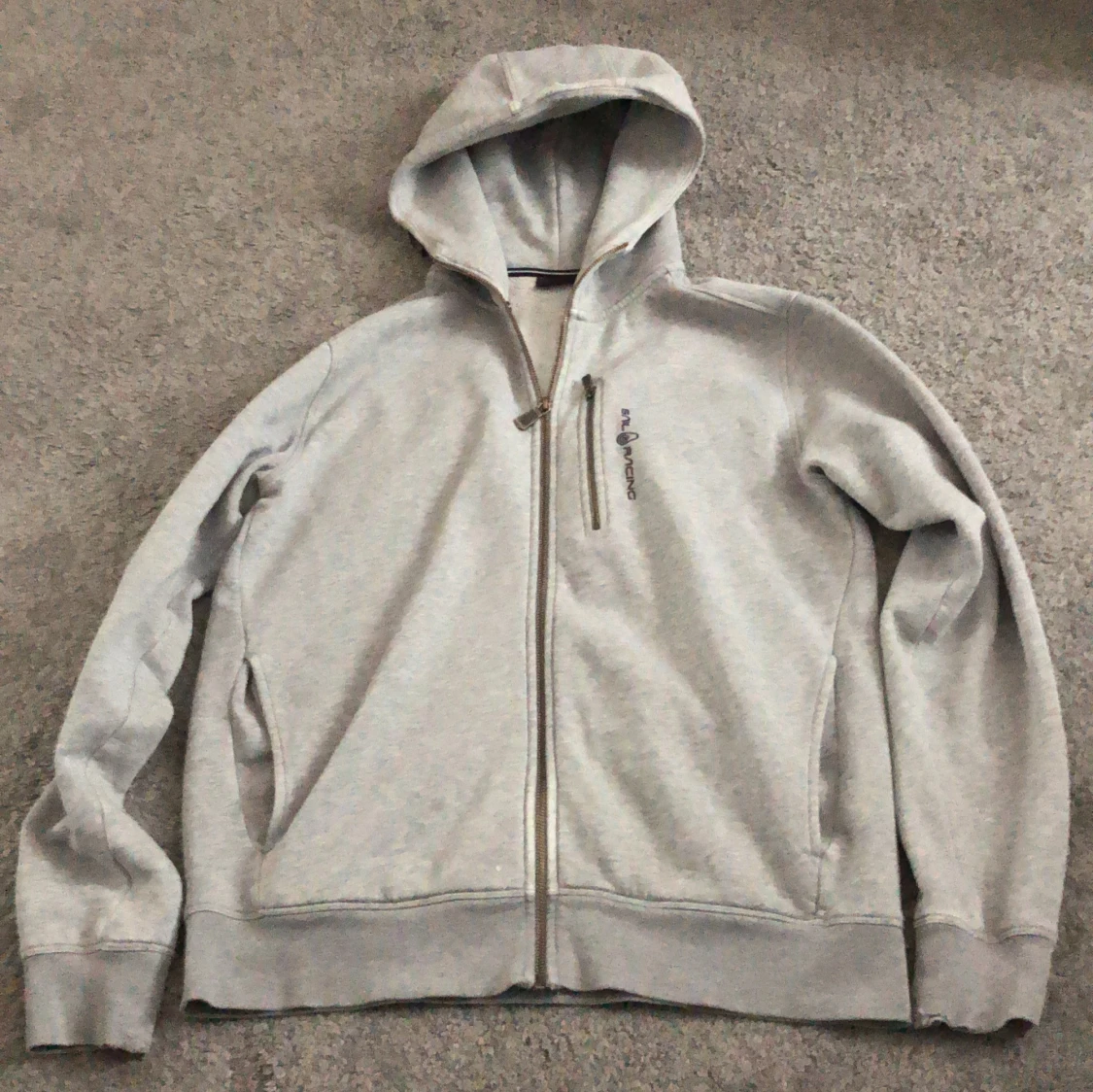 Ljusgrå hoodie från Sail Racing L Passar M