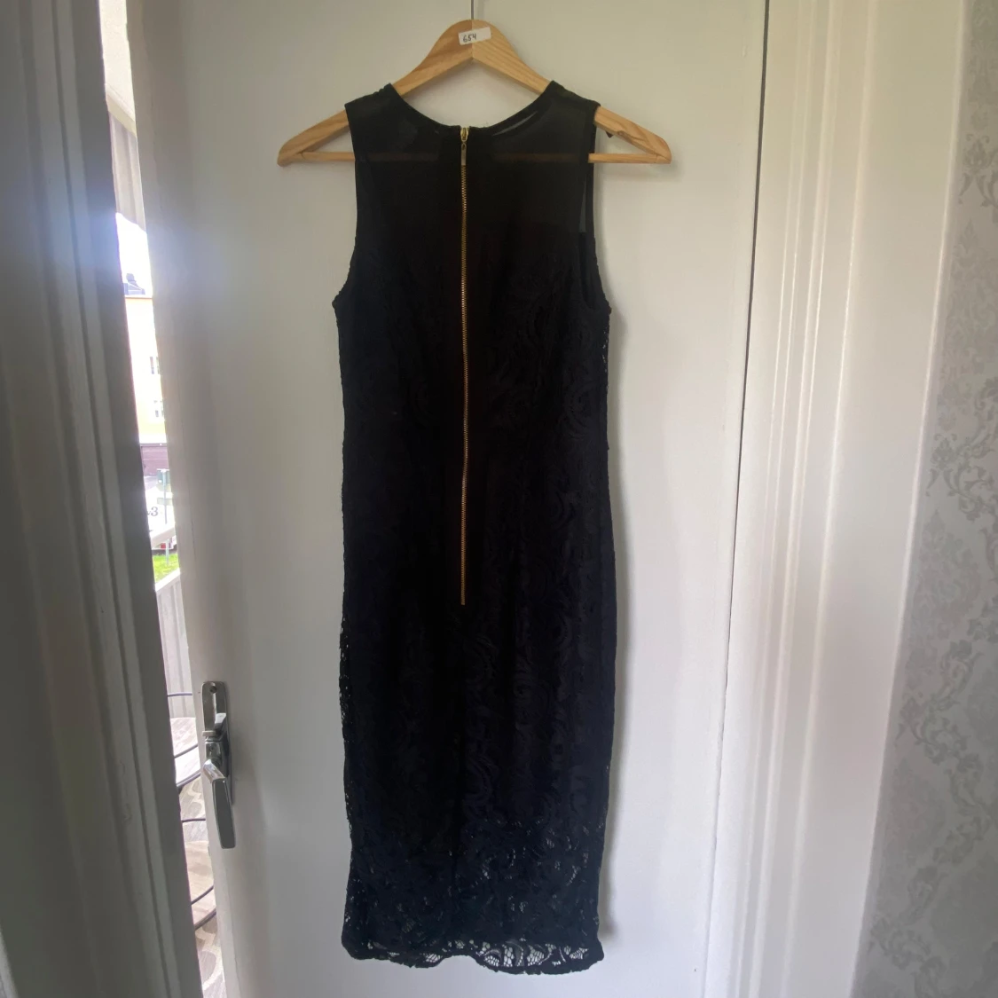 Svart spetsklänning med dragkedja - 3