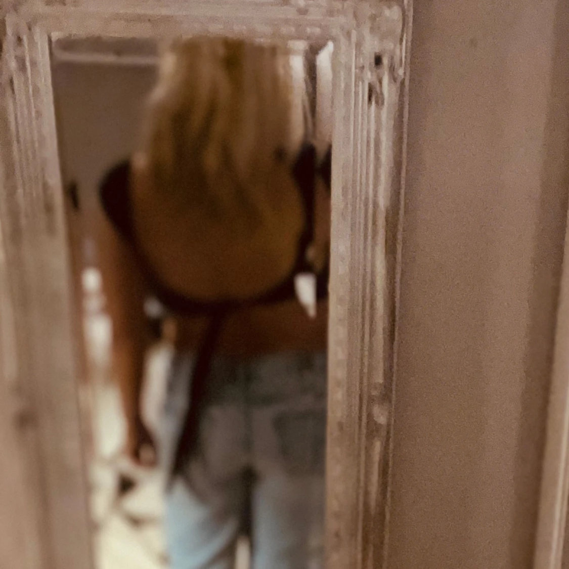 Svart croppad topp med öppen rygg - 1