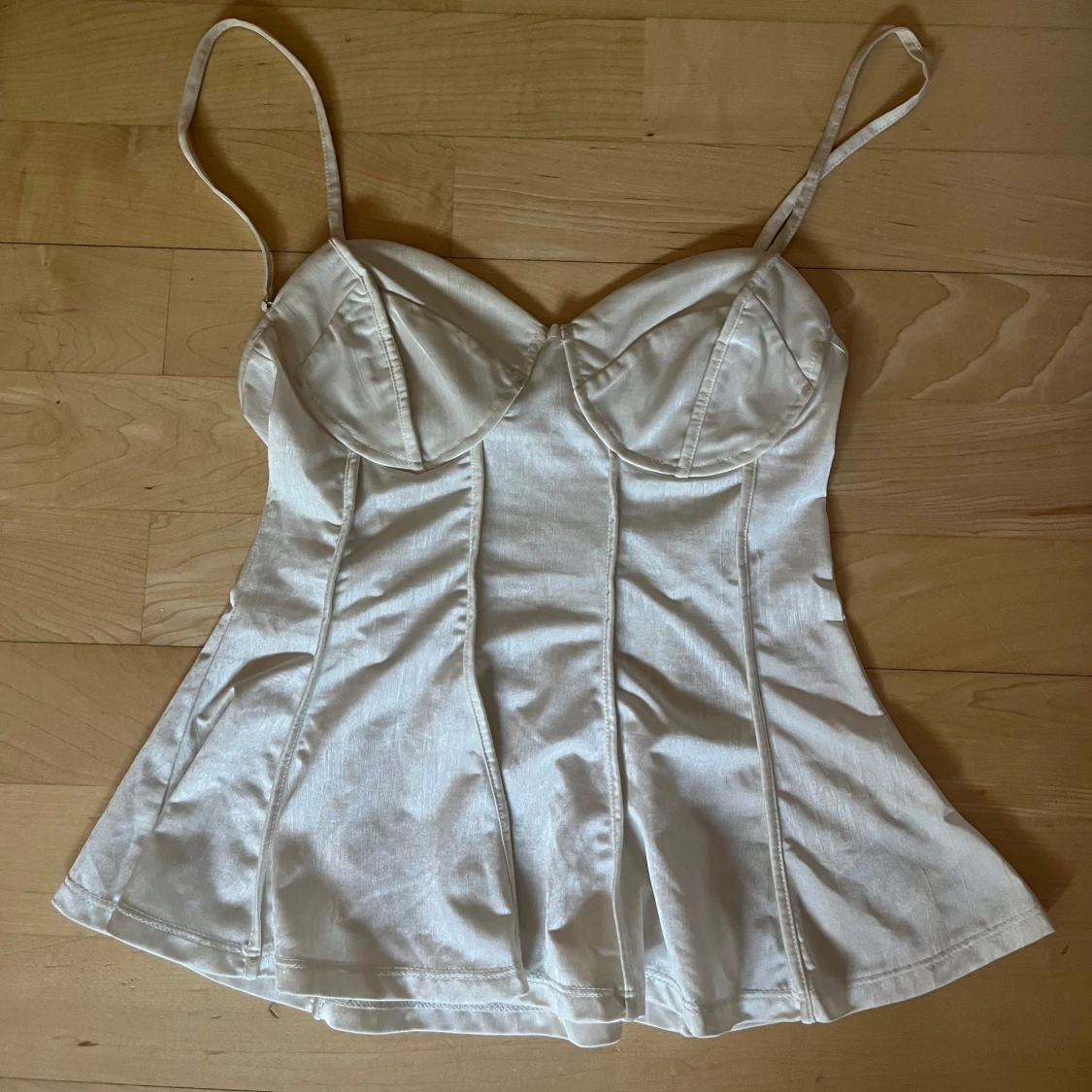 Vit korsett-topp med volang hm - 2