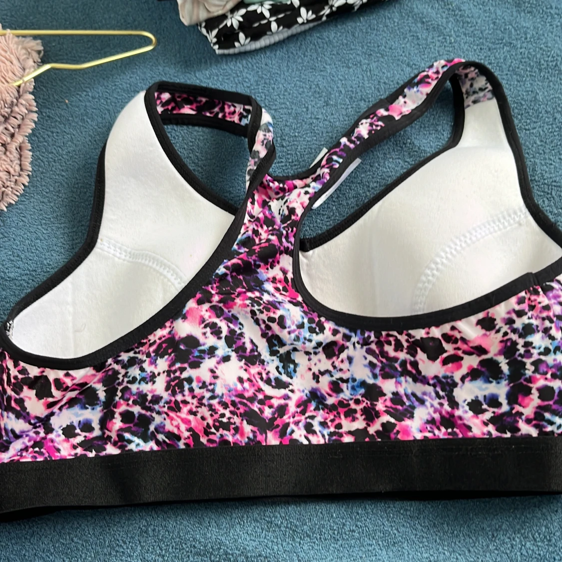 Färgglad sport-bh med leopardmönster - 1