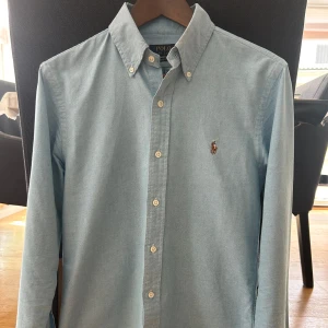 Ralph lauren skjorta - Ralph lauren skjorta knappt använd och bra skick storlek S. Skriv för fler bilder eller frågor!