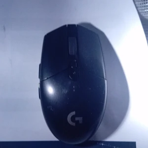 Logitech mus - Den är snabb och smidig funkar perfekt den är inte trasig.