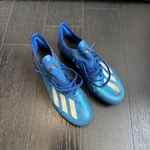 Adidas x 19.1 - Säljer minda adidas x19.1. De är i väldigt bra skick. Nypris 2600kr