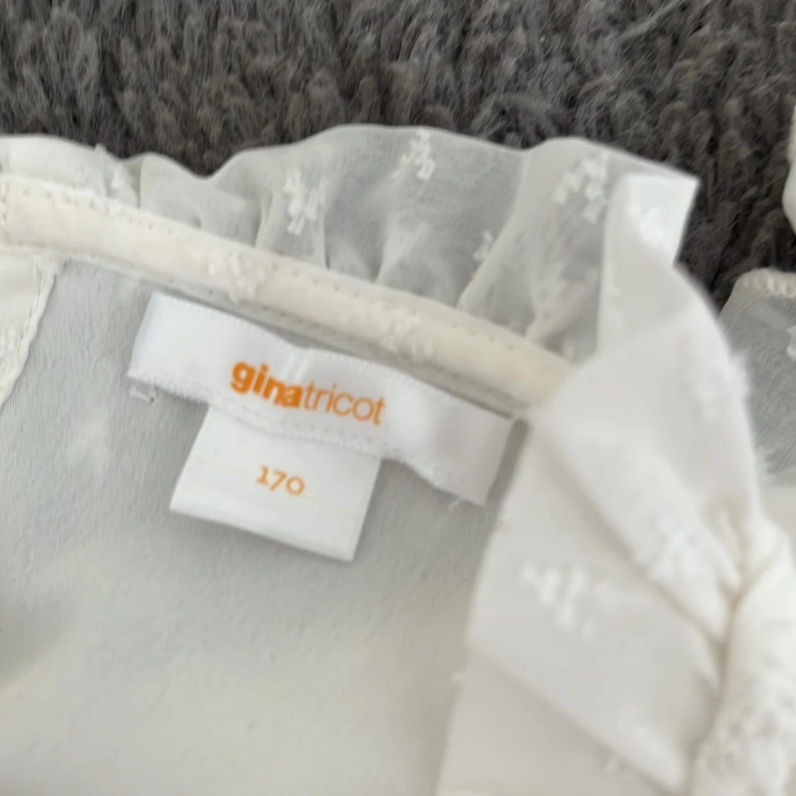 Vit volangblus från Gina Tricot - 2