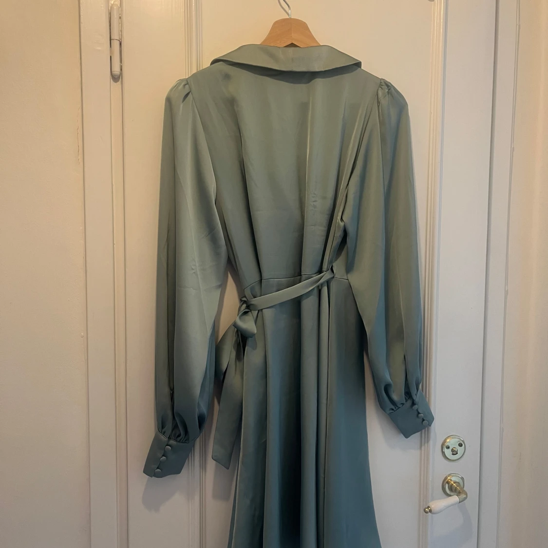 Ljusgrön omlottklänning från Vila - 1