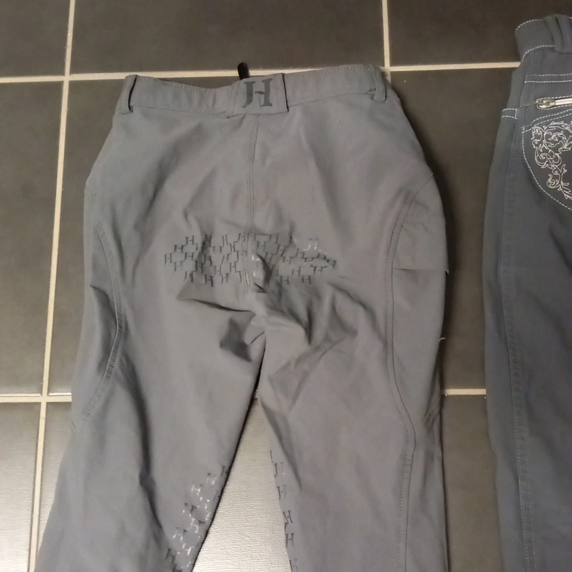 2 Grå ridbyxor med silikongrepp stl 150/ 160 - 3