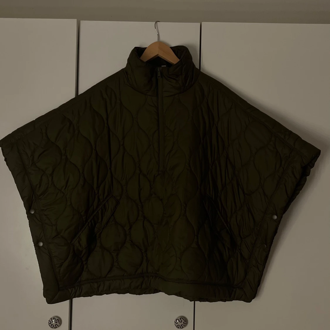 Quiltad mörkgrön väst