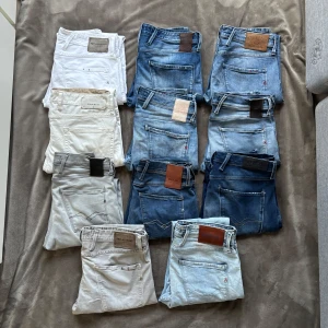 Replay anbass jeans - Hej! Jag säljer nu mer än 10 stycken Replay anbass jeans för ca 450kr styck, eller allihopa för 2700kr! Samtliga plagg finns i min profil🤠