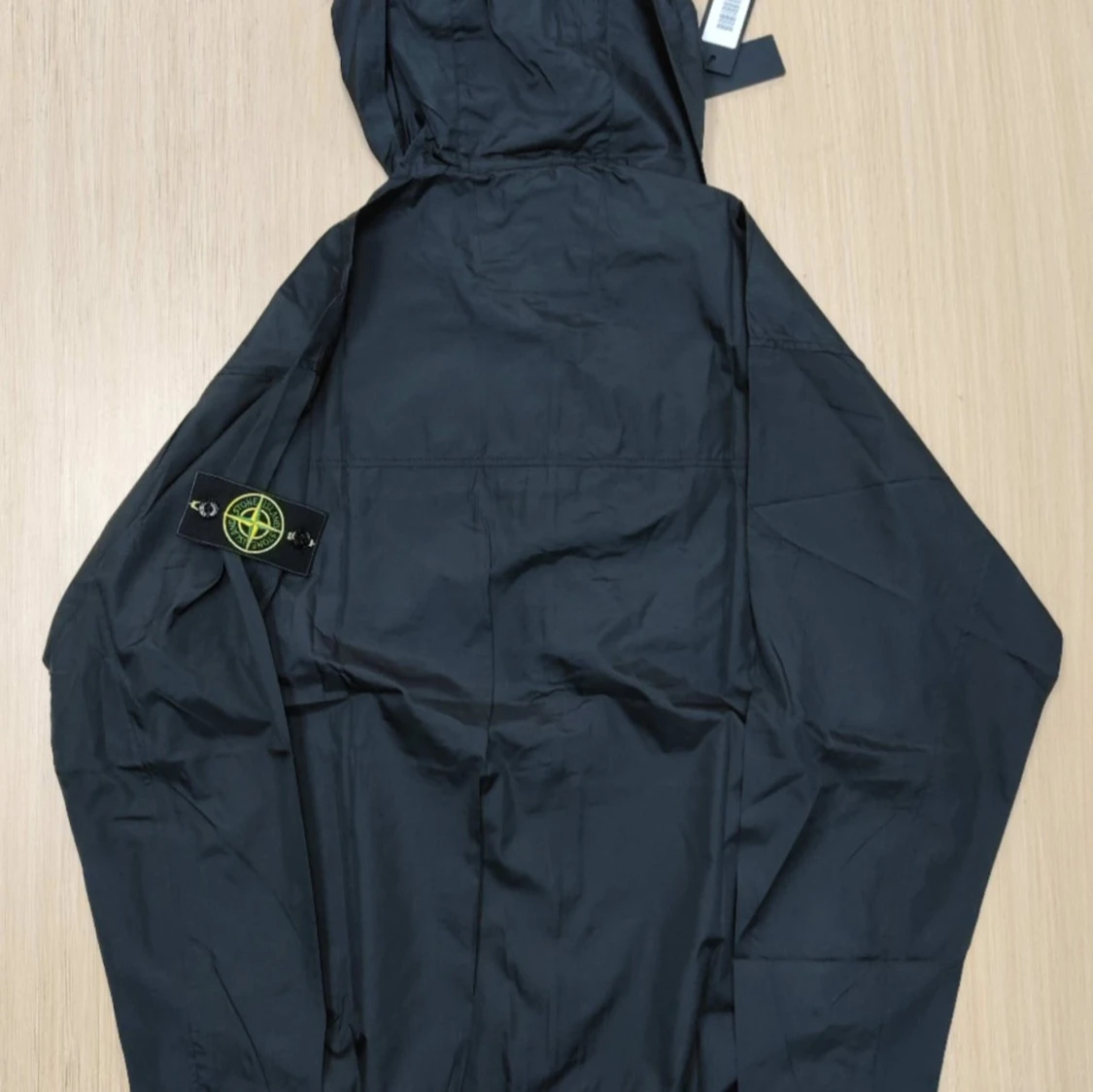 Svart stone island jacka. - 1