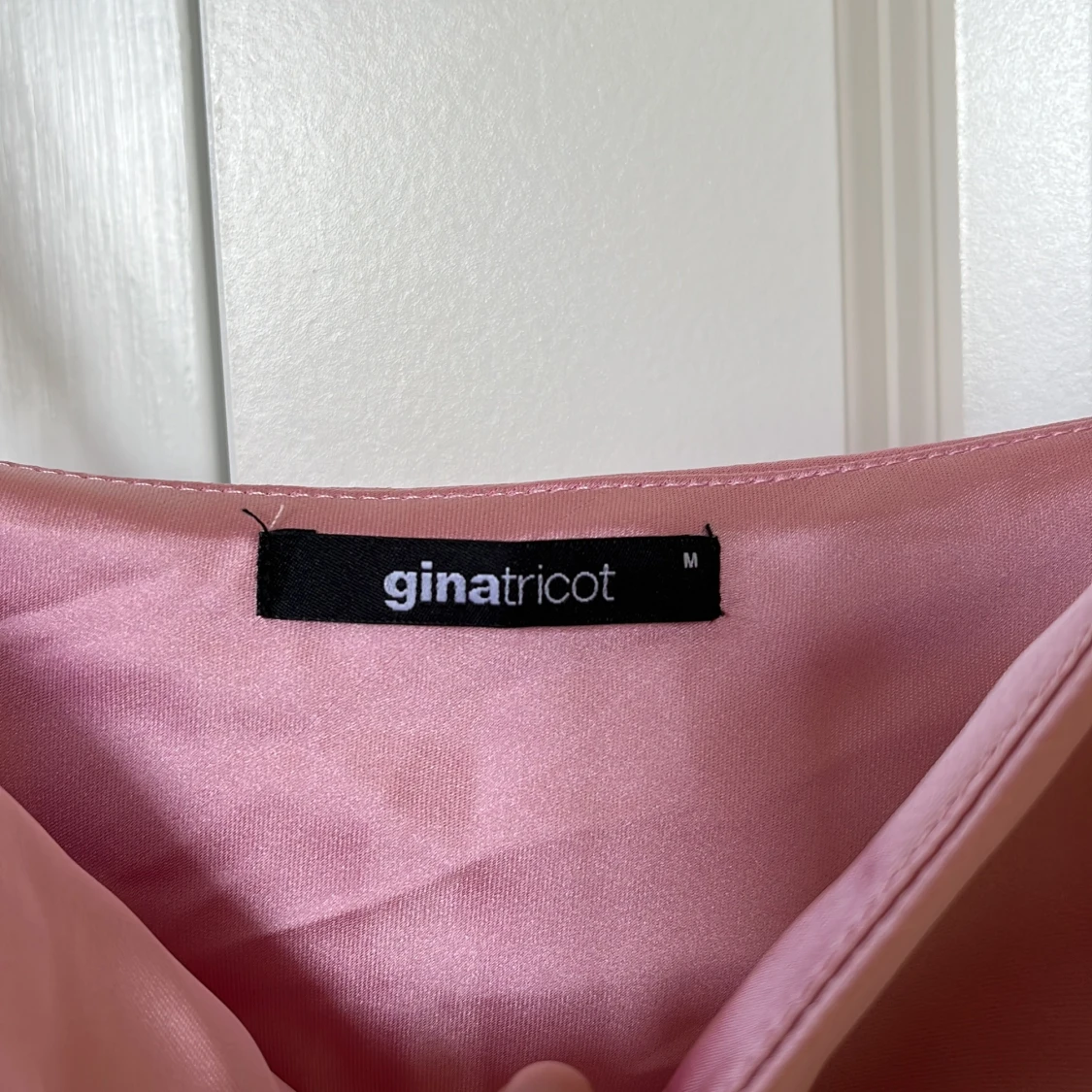 Rosa satinlinne från Gina Tricot - 2