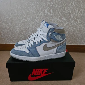 Nike Air Jordan 1 - Säljer ett par Air Jordan 1 Skorna är i mycket gott skick.