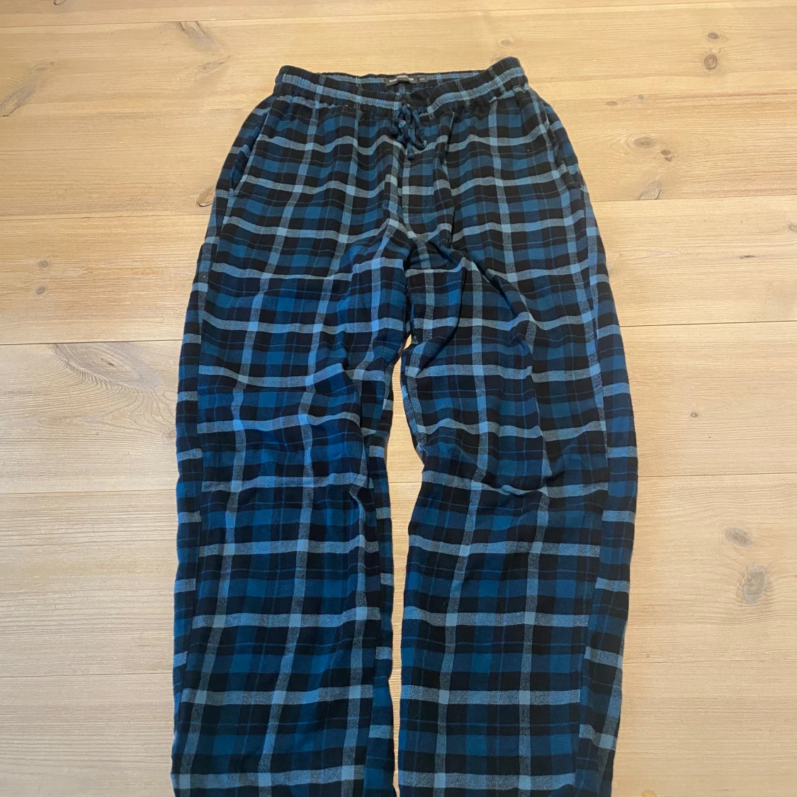 Rutiga mjukisbyxor i blått och svart