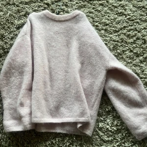 Ljusrosa mohairtröja från H&M - Supervising rosa tröja från H&M i mohair- och ullblandning🩷🩷🩷mycket bra skick! 