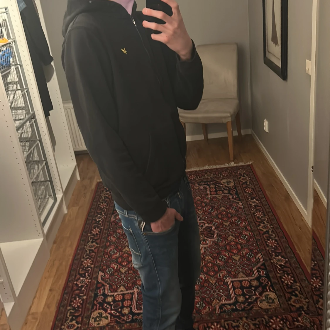 Svart hoodie från Lyle & Scott - 1
