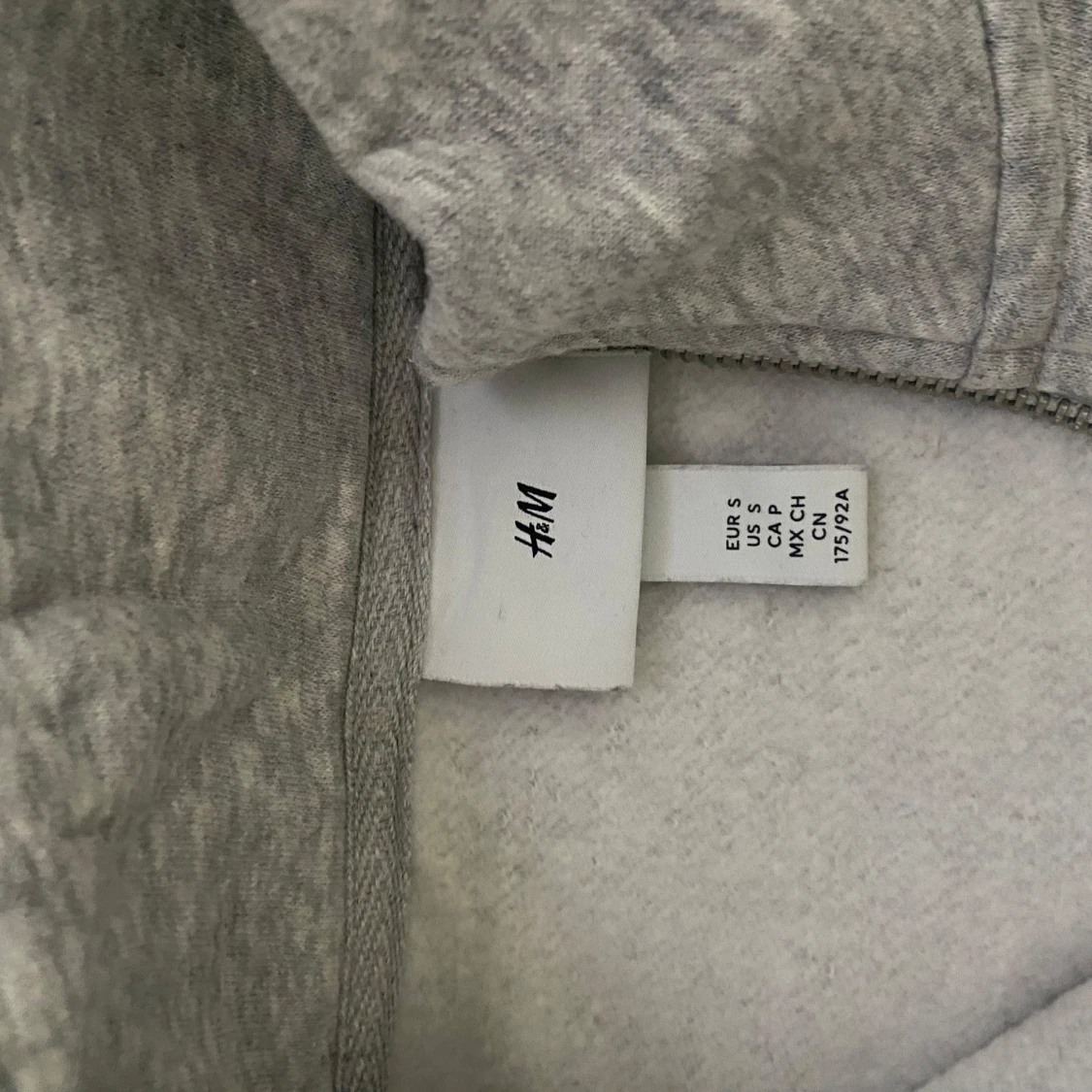 Grå halvzip sweatshirt från H&M - 1