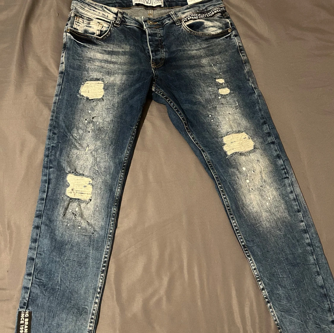 Blå slitna jeans från VSCT