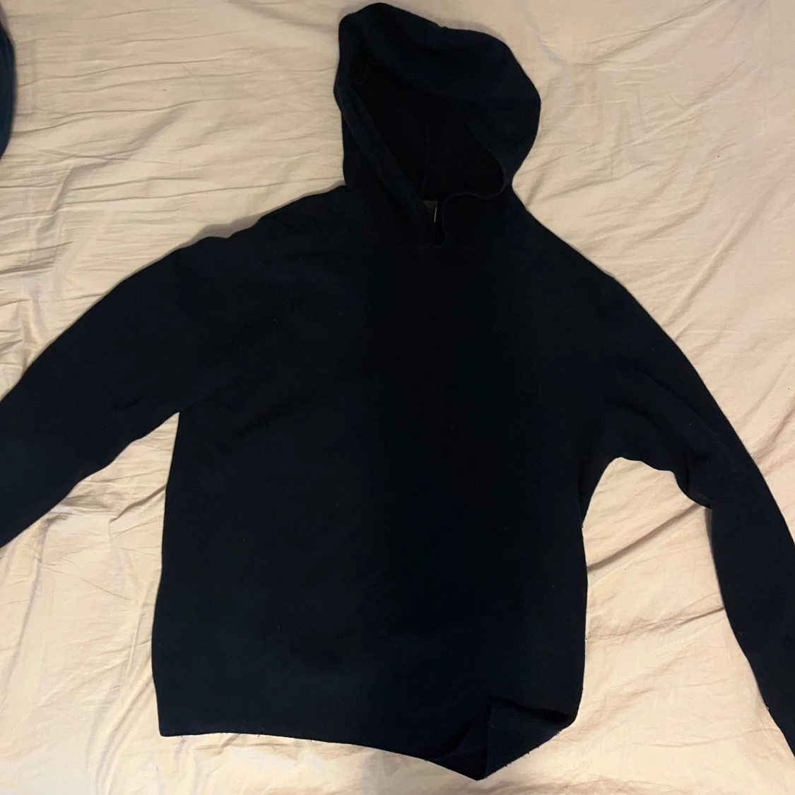 Svart hoodie från Oscar Jacobson